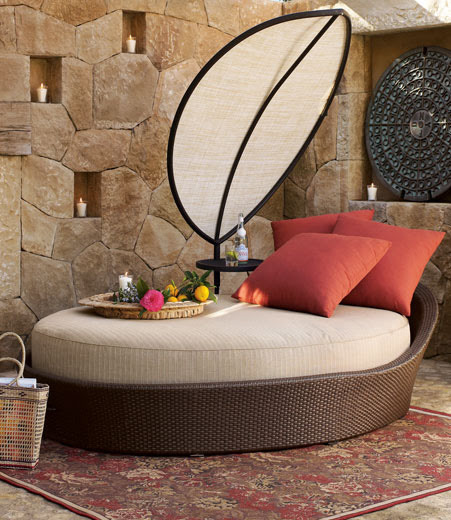 http://www.trendir.com/archives/vanessadaybed.jpg