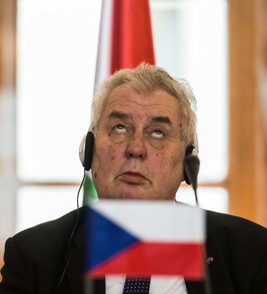 Teilnahme an Moskauer Siegesfeier: US-Diplomat wagt Kritik ...
