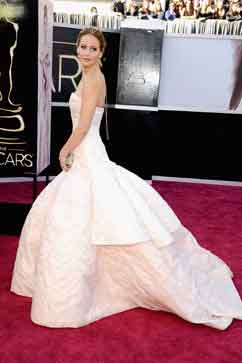 Jennifer Lawrence on Red Carpet gty jennifer lawrence kb 130224 vblog Oscars 2013: Academy Awards Live Updates