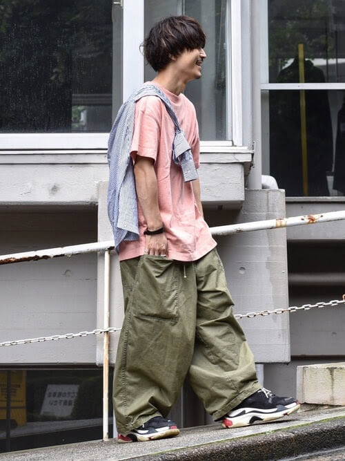 ピンクtシャツのメンズコーデ21 人気でおすすめのピンクtシャツを紹介 春夏秋冬トレンド情報ピポパ発信局