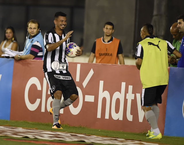 Botafogo derrota Volta Redonda e sobe no Carioca 