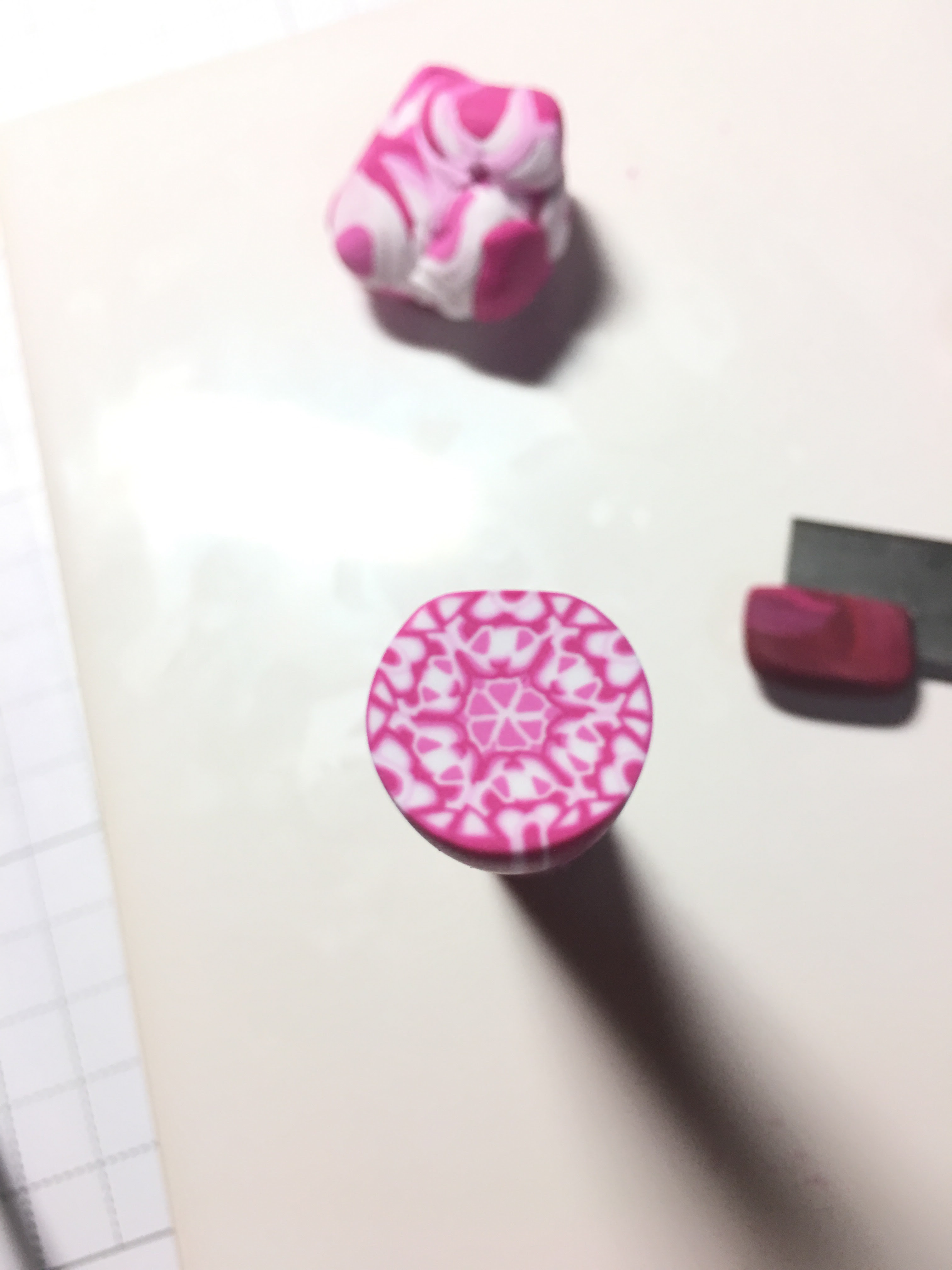 ピンクな幾何学模様のケイン Corola Web