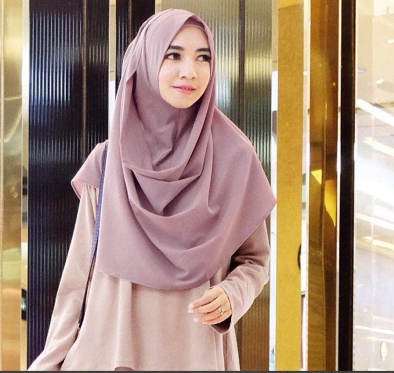 Manfaat Berhijab dan Mengapa Muslimah Harus Berhijab Manfaat Berhijab dan Mengapa Muslimah Harus Berhijab