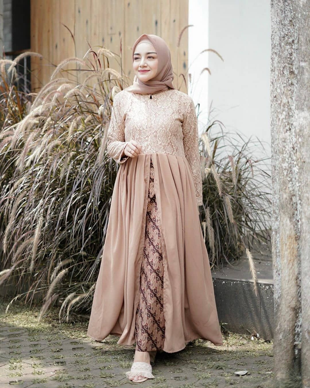 45 Model Baju Brokat Gamis Atasan Modern Terbaru 2022 45 Model Baju Brokat Gamis Atasan Modern Terbaru 2022