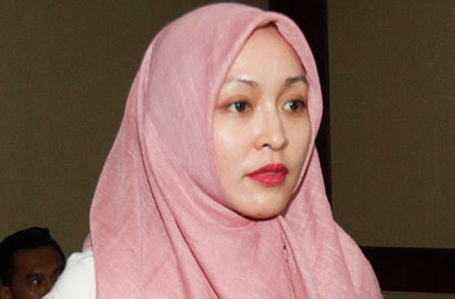 Angie harus menerima hukuman penjara. Lantas, apa alasan Angie kerap menangis tiap malam? http://ift.tt/20kt43r - Berita Terkini Angie Terbaru Hari Ini -Angelina Sondakh hingga saat ini masih harus mendekam di tahanan lantaran kasus korupsi. Beban berat rupanya masih melekat di benak istri mendiang Adjie Massaid itu. Meski sudah melewati hidupnya di dalam penjara selama lima tahun terakhir, Angie mengaku masih sering menangis tiap malam. Wah, kenapa? 