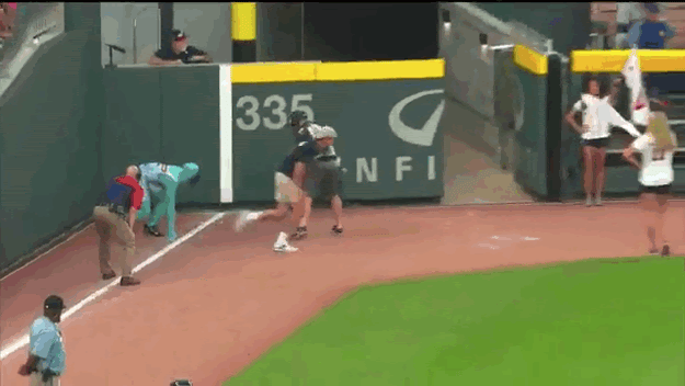 People Are Losing It Over This Baseball Fan's Public Fail