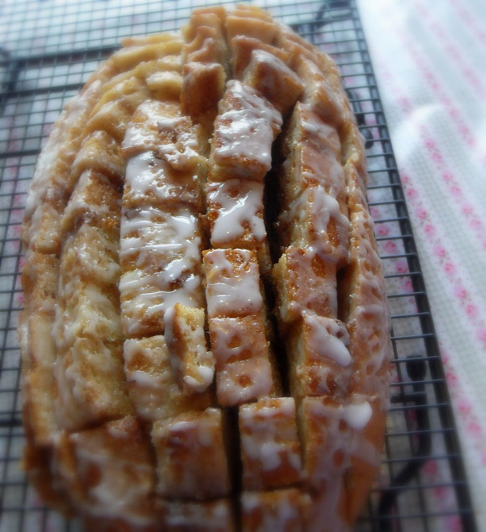 Cinnamon Roll "Pluckit" Bread