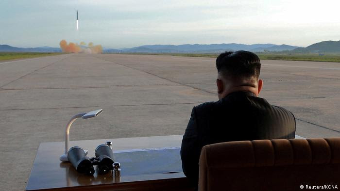Nordkorea Kim Jong Un überwacht Raketentest (Reuters/KCNA)