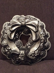 Nordic Ware Christmas Wreath Bundt Cake Pan | eBay