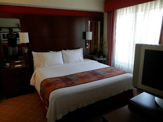 best pillows ever - Picture of Burbank, California - TripAdvisor