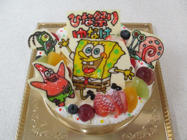 ひなまつりケーキに スポンジボブと仲間のキャラクターを型抜きプレートでトッピング 大阪市東住吉区 パティスリーデコ