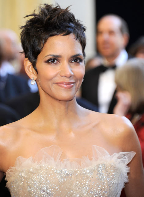 halle berry oscars 2011 pictures. 2011 Oscars. Halle Berry