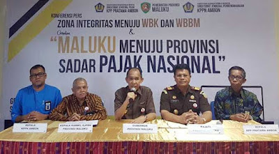Ambon, Malukupost.com - Gubernur Maluku Said Assagaff meminta pers untuk turut berperan aktif mengawasi kemungkinan adanya pungutan liar (pungli) dalam pelaksanaan pembangunan birokrasi yang bersih di jajaran pemerintahannya. "Saya minta dukungan pers untuk bisa ikut mengontrol, apabila ditemukan korupsi, pungutan-pungutan liar yang memberatkan masyarakat kita, segera laporkan," katanya di Ambon, Selasa (28/2).