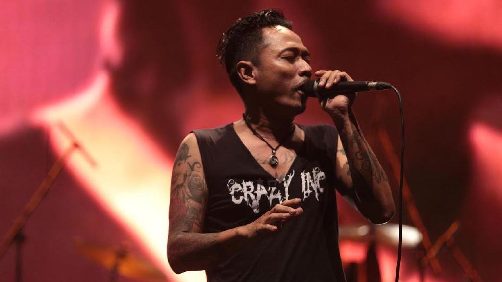 Nyelenehnya Superglad dan Bersuka Cita Bersama The Adams