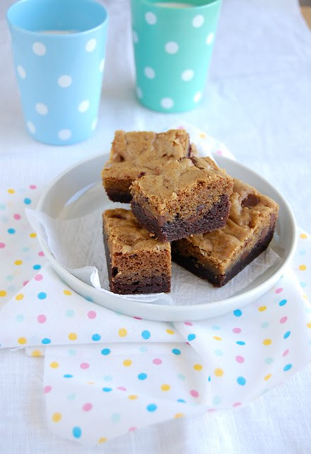 Chocolate chip brownie double deckers / Barrinhas duplas de brownie e cookie com gotas de chocolate