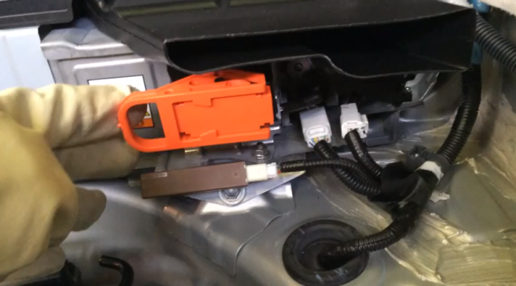 Toyota Prius Service Plug