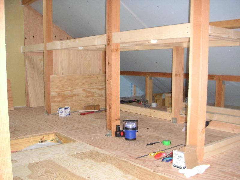 Diy 屋根裏に収納棚