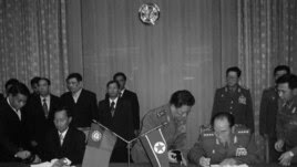 ျမန္မာစစ္ေခါင္းေဆာင္မ်ားနဲ႔ ေျမာက္ကိုရီးယား စစ္ေခါင္းေဆာင္မ်ား ေတြ႔ဆံု။ (ဇြန္ ၂၄၊ ၂၀၀၉)