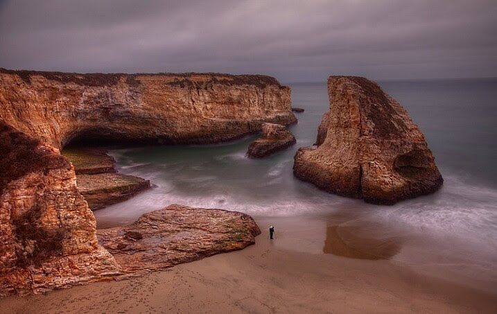 Seascape features example - Photographer at Davenport cliffs