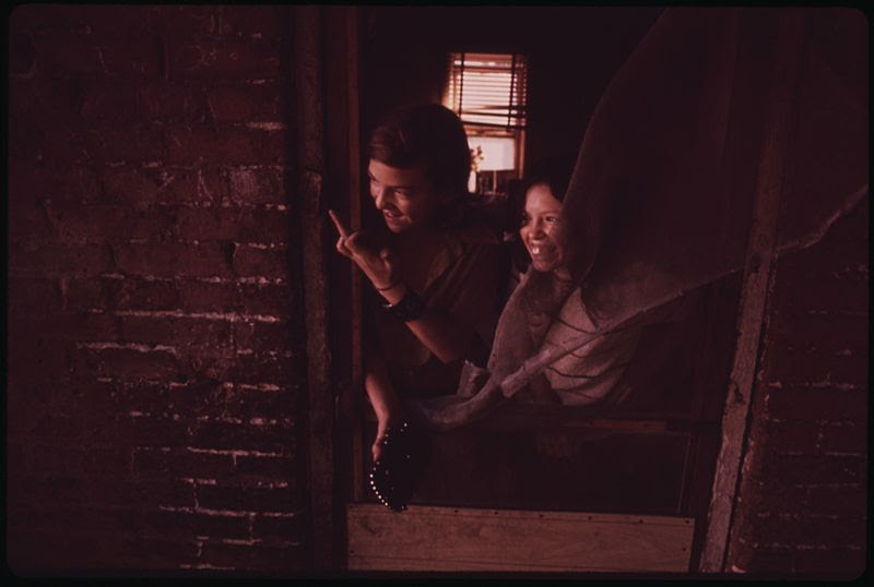 File:BILLY AND SANDY WATKINS CALL TO A FRIEND ON THE STREET FROM THE DOORWAY OF THEIR MULKY SQUARE HOUSE - NARA - 553536.jpg