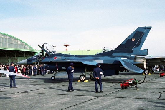 航空自衛隊 F 2 戦闘機 いこまいけ高岡