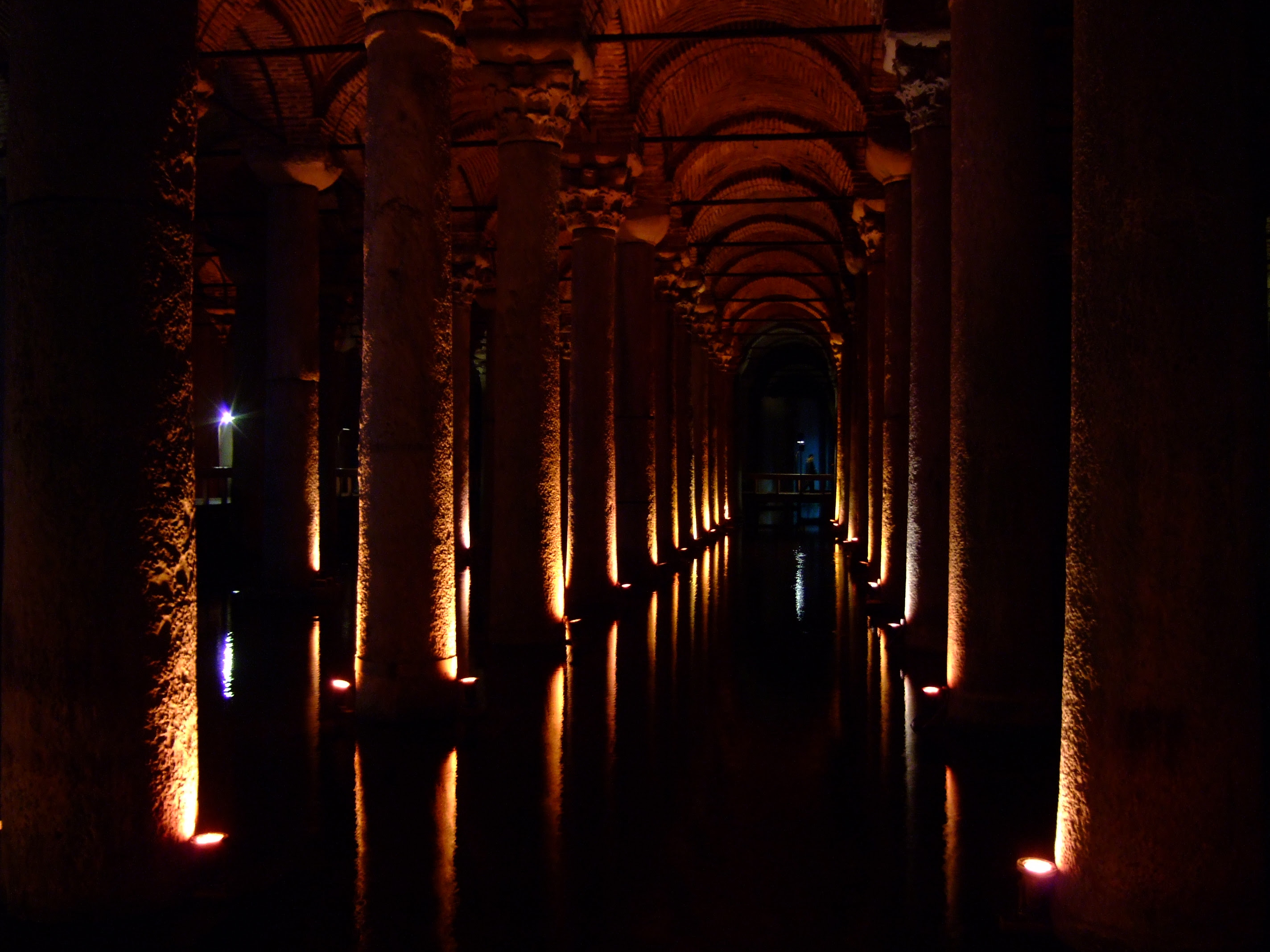 フリー画像 人工風景 建造物 建築物 城 宮殿 地下宮殿 世界遺産 ユネスコ トルコ風景 イスタンブール フリー素材 画像素材なら 無料 フリー写真素材 のフリーフォト