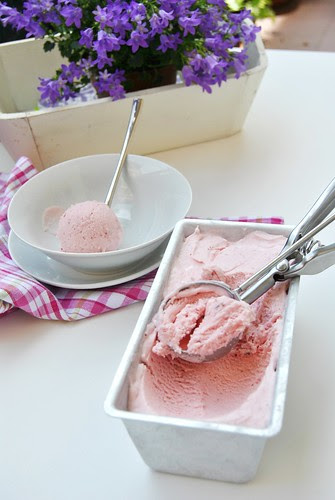Strawberry ice cream
