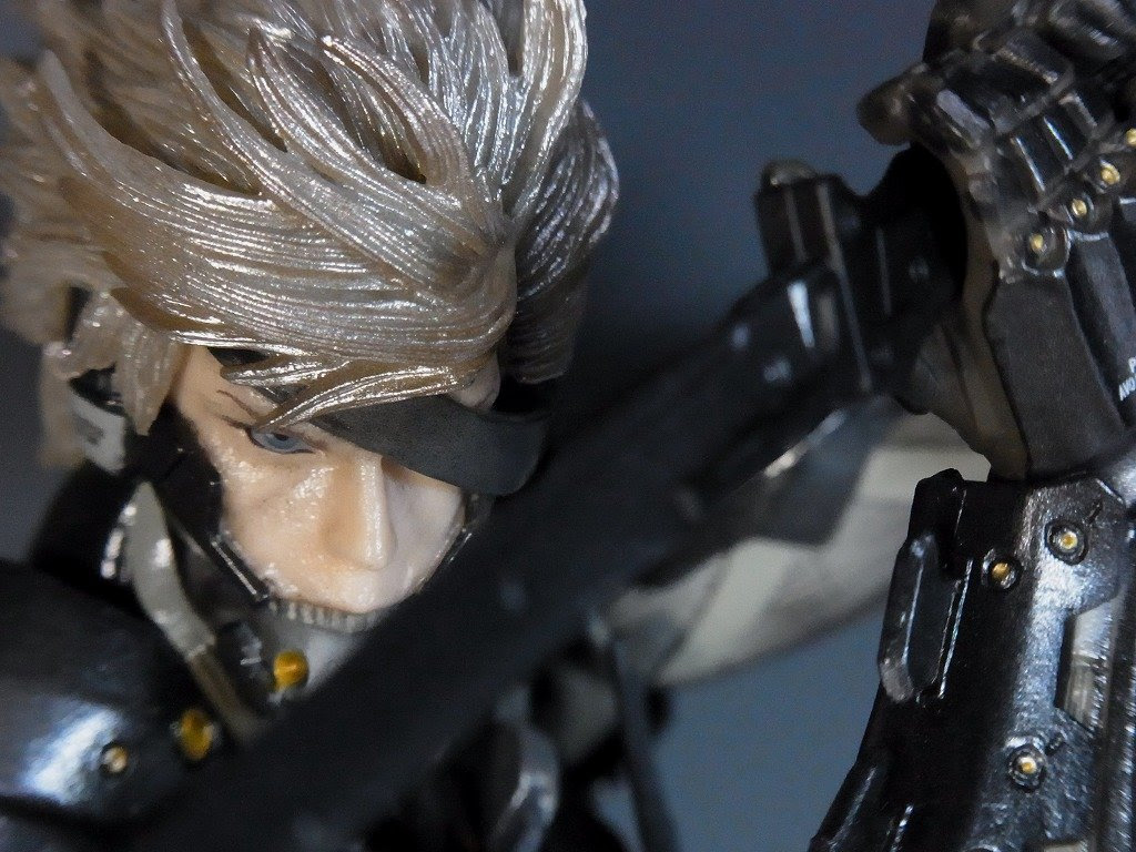 それは本当かキバヤシ Metal Gear Rising Revengeance プレイアーツ改 雷電 レビュー