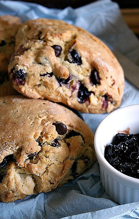 Black currant & chocolate chips Scones