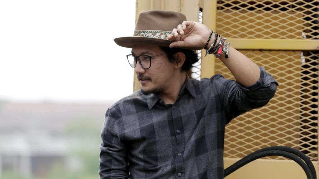 Sandy Canester Masih Senang Menabur Cinta