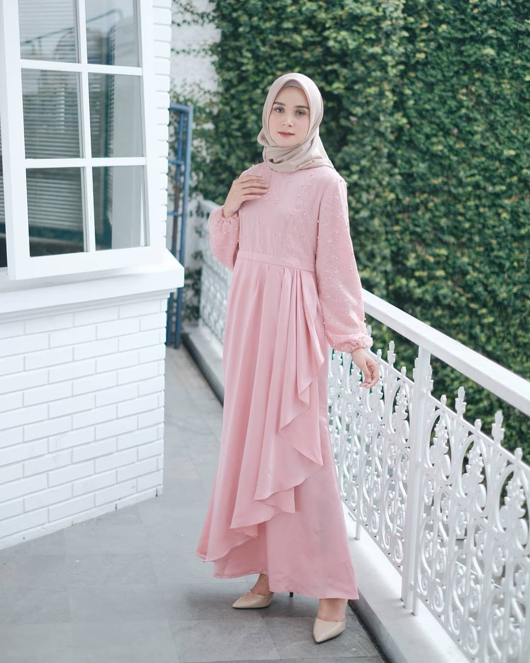 60 Model Gamis Pesta Mewah Brokat Modern Terbaru 2022 60 Model Gamis Pesta Mewah Brokat Modern Terbaru 2022