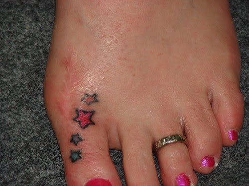 Source url:http://www.fatherhooddiary.com/2008/01/12aby-handprint-tattoo/ 
