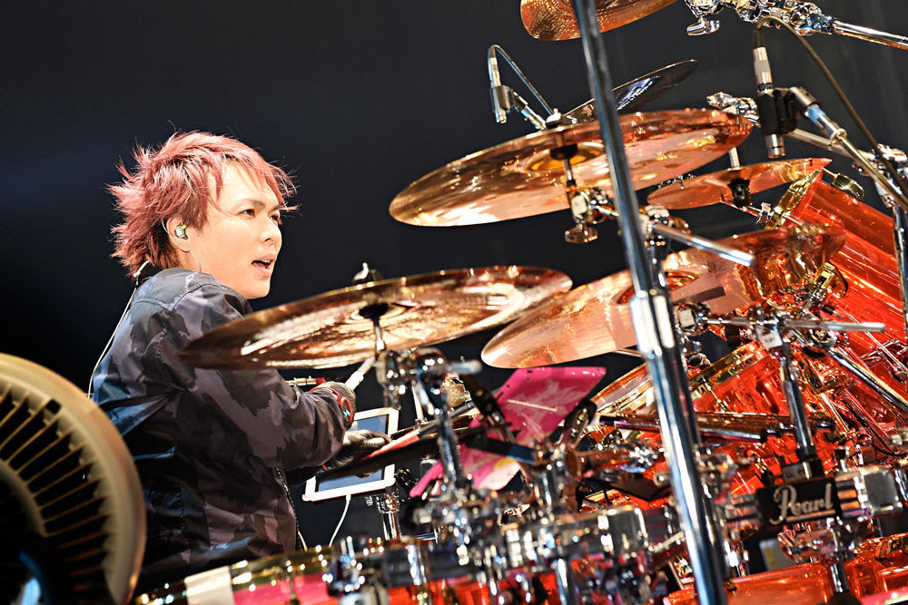 スピッツの崎山龍男とかいう栃木史上最高のドラマーｗｗｗｗｗｗｗｗｗｗ V系まとめ速報