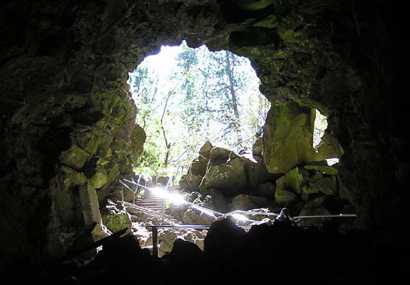 5 Fabulously Odd Oregon Roadside Attractions: Lava River Cave