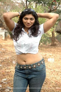 Keerthi Navel Show