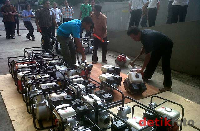 Berita Harian Kosmo Honda Musnahkan Mesin Pompa Air Palsu Berita Harian Kosmo Honda Musnahkan Mesin Pompa Air Palsu
