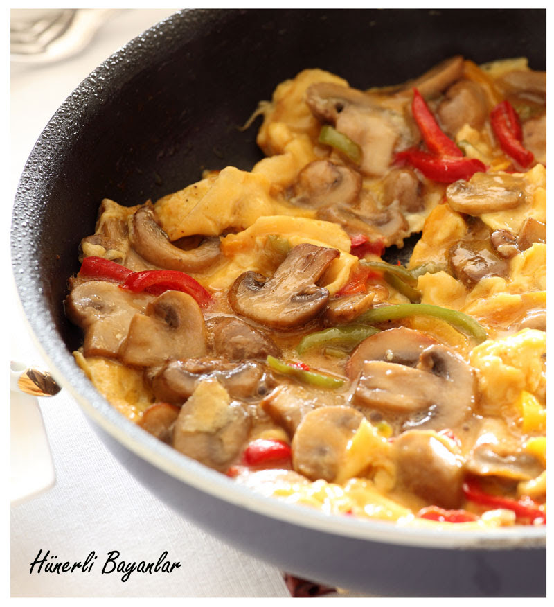 Mantarlı Üç Biberli Omlet