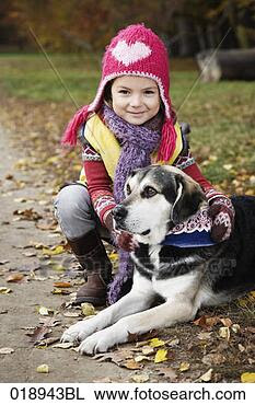 Banco de Imagem - menina, cão, jardim,  retrato. fotosearch  - busca de fotos,  imagens e clipart