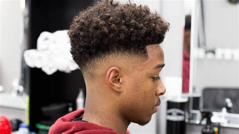 Das ist ein präzisionsschnitt von einem erfahrenen profi. HOW TO CUT A LOW BALD FADE with CURLY TOP | @barberjdub