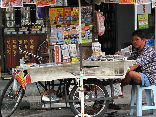 IMG_4419 Newspaper Vendor，报贩