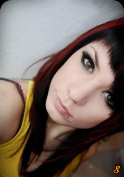 Cute Emo Girls (71 pics)