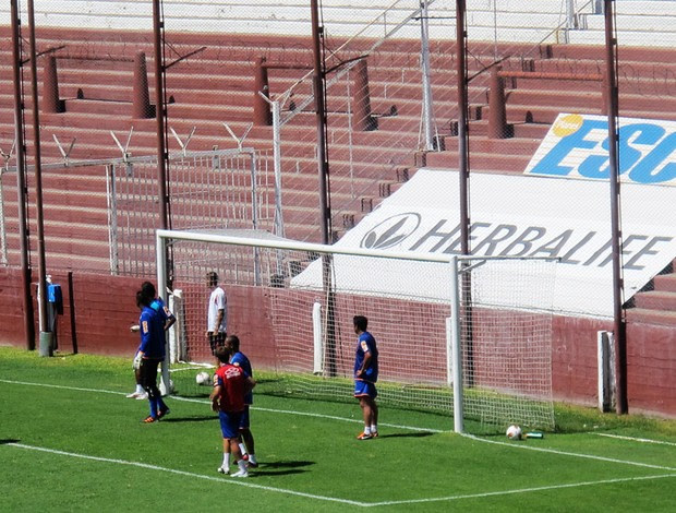 lanus Arame farpado no alambrado do estádio  (Foto: Janir Junior/Globoesporte.com)