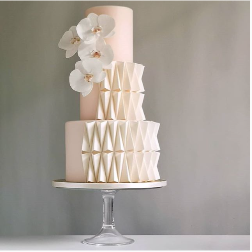 春の訪れを祝う ピンク なウェディングケーキ 結婚式場探しのお手伝い シンデレラストーリー 札幌のホテル レストラン