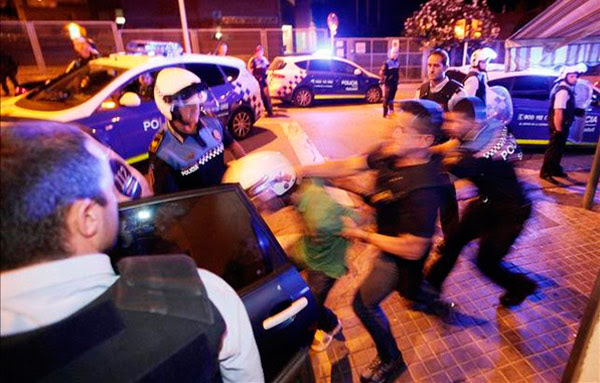 Resultado de imagen de pelea entre gitanos y policia