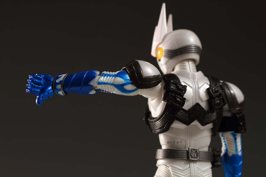 バンダイ 魂web限定 S H フィギュアーツ 仮面ライダーエターナル 30cal Clubレビュー