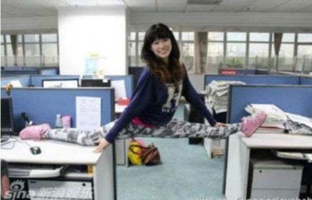 It's just another day at the office for this girl who does her split at work on two desks
