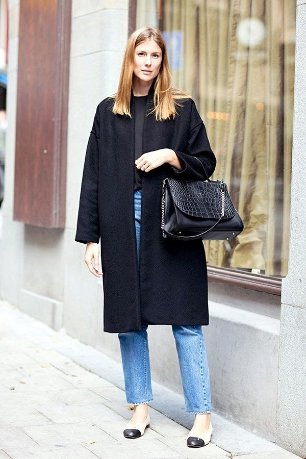 Le Fashion Blog Street Style Classic Levis Jeans Chanel Cap Toe Flats Minimal Black Coat Croc Embossed Bag Fall Style Via Carolines Mode