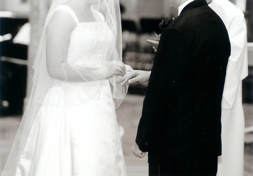 Ceremony_Ringwronghand_Big