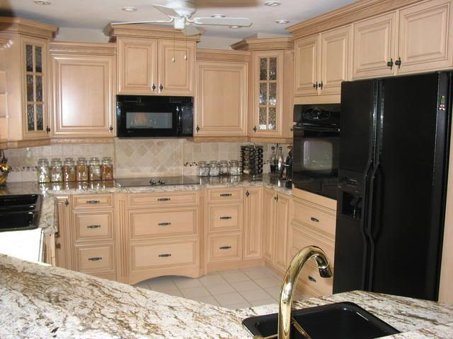 kitchen style with black appliances - Kitchens Forum - GardenWeb