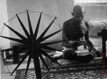 http://xicoriasexicoracoes.files.wordpress.com/2007/05/ghandi.jpg
